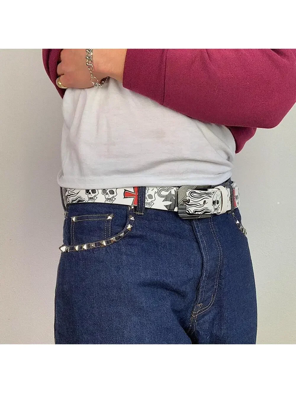 Vintage Y2k 2000s style skull grunge emo white and silver belt. Fits a 33.5-39
